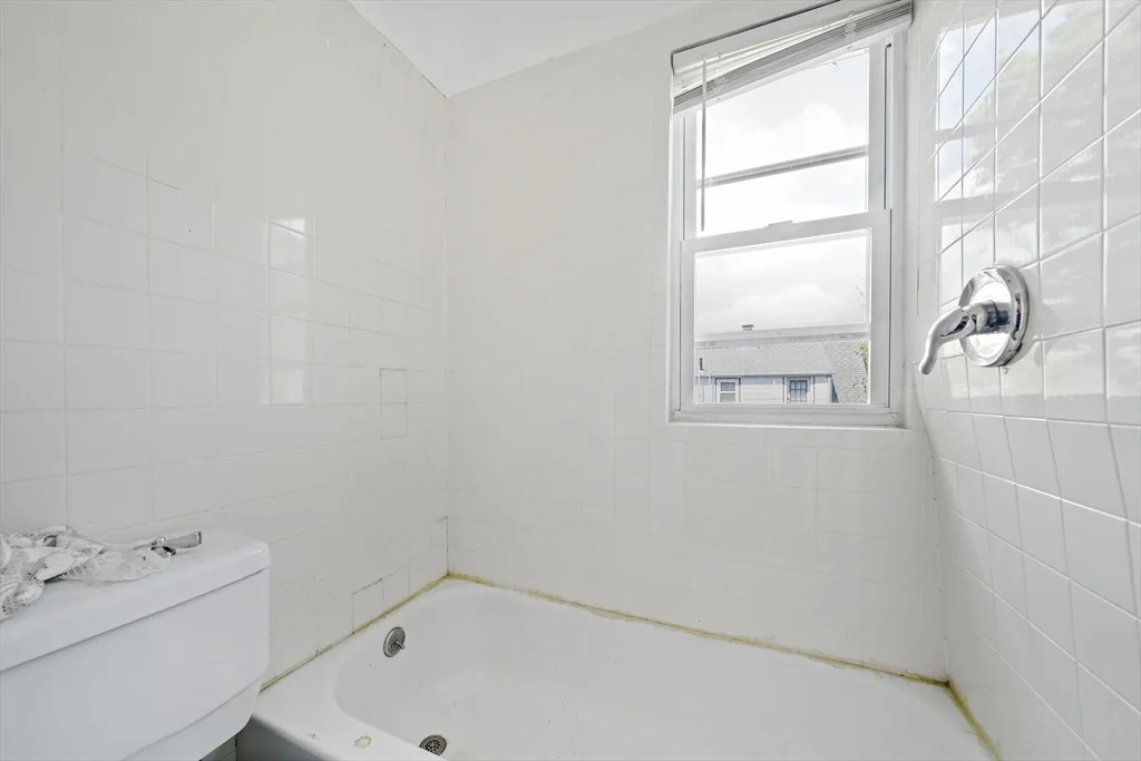 2 bed, 1 bath apartment for rent at 14 Stuart St Unit 2, Everett — photo 6 of 23
