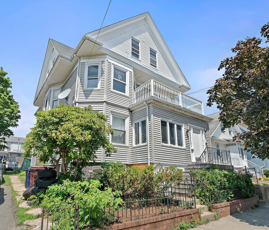 1 bed, 1 bath apartment for rent at 14 Stuart St Unit 3, Everett