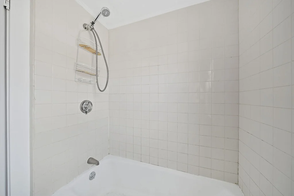 1 bed, 1 bath apartment for rent at 14 Stuart St Unit 3, Everett — photo 12 of 17