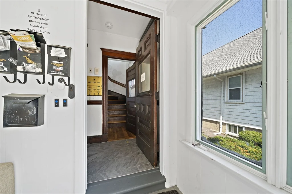 1 bed, 1 bath apartment for rent at 14 Stuart St Unit 3, Everett — photo 2 of 17