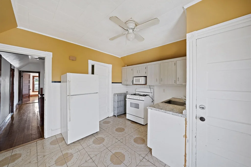 1 bed, 1 bath apartment for rent at 14 Stuart St Unit 3, Everett — photo 3 of 17