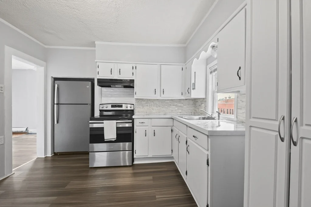 2 bed, 1 bath apartment for rent at 14 Summer Unit 2, Peabody — photo 3 of 19