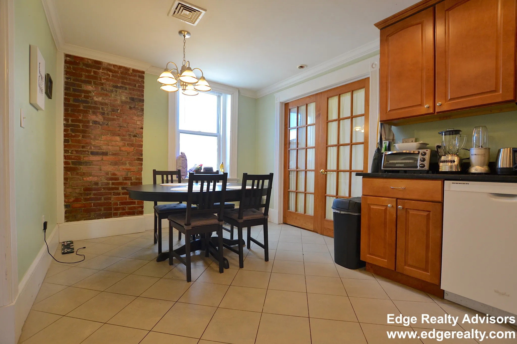 4 bed, 2 bath apartment for rent at 14 Sutherland Rd Unit 3, Brighton — photo 2 of 11