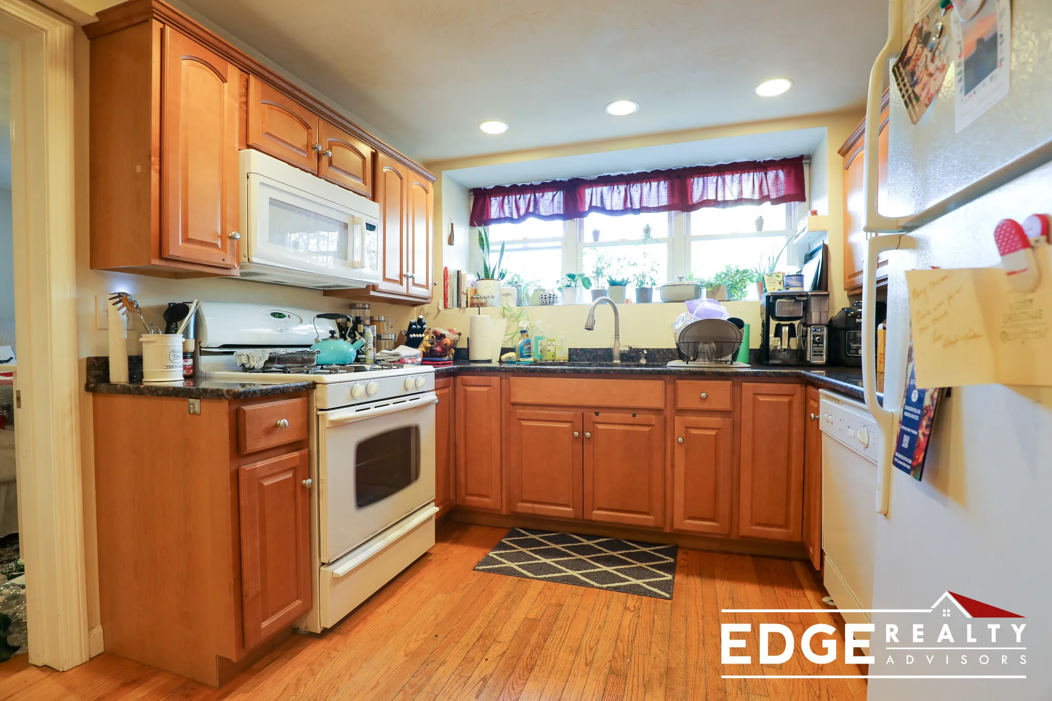 3 bed, 2 bath apartment for rent at 14 Sutherland Rd Unit A, Brighton — photo 3 of 8