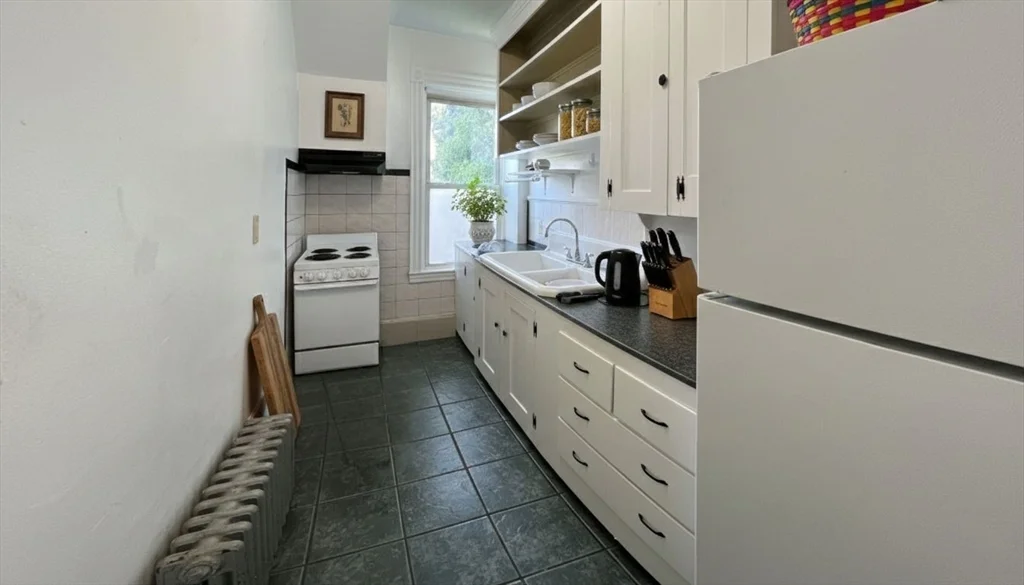 2 bed, 1 bath apartment for rent at 14 Tappan Ave Unit 2F, Attleboro — photo 4 of 10