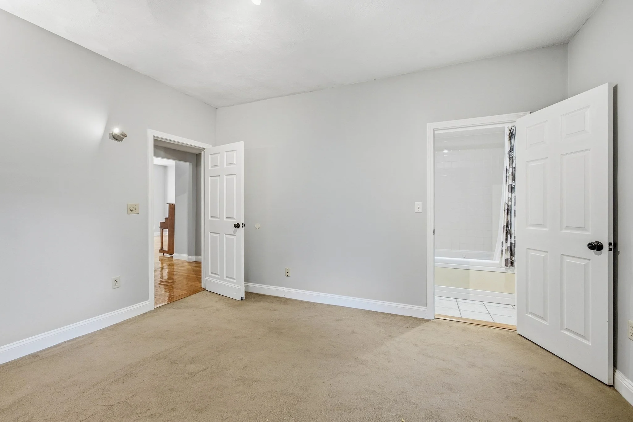 3 bed, 2 bath apartment for rent at 14 Thwing St Unit 1, Roxbury — photo 14 of 28