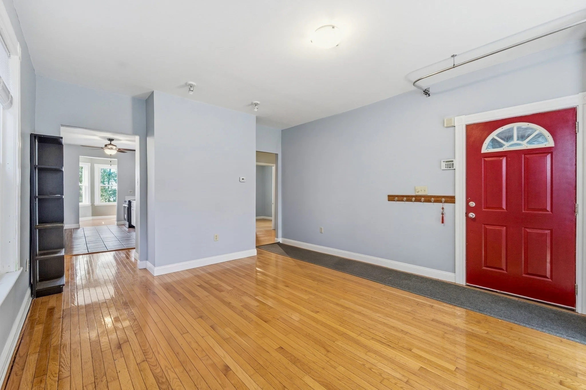 3 bed, 2 bath apartment for rent at 14 Thwing St Unit 1, Roxbury — photo 4 of 28