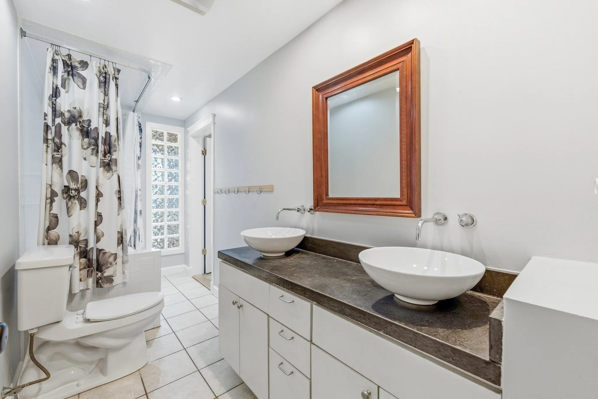 3 bed, 2 bath apartment for rent at 14 Thwing St Unit 1, Roxbury — photo 12 of 28