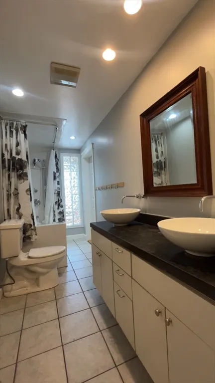 3 bed, 2 bath apartment for rent at 14 Thwing St Unit 1, Roxbury — photo 2 of 9