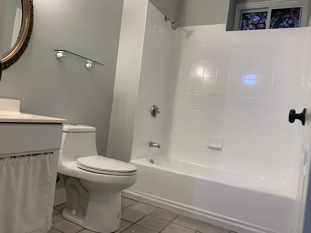 3 bed, 2 bath apartment for rent at 14 Thwing St Unit 1, Roxbury — photo 8 of 9