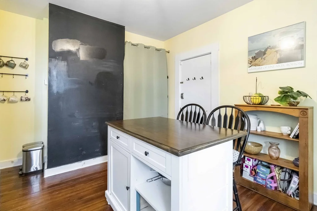 3 bed, 2 bath apartment for rent at 14 Torrey St Unit 1, Dorchester — photo 3 of 20