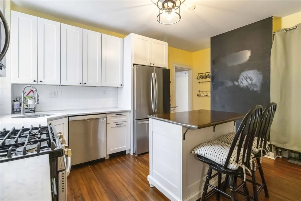 3 bed, 2 bath apartment for rent at 14 Torrey St Unit 1, Dorchester — photo 2 of 20