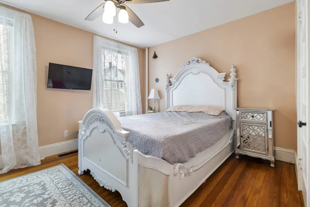 3 bed, 2 bath apartment for rent at 14 Torrey St Unit 1, Dorchester — photo 17 of 20