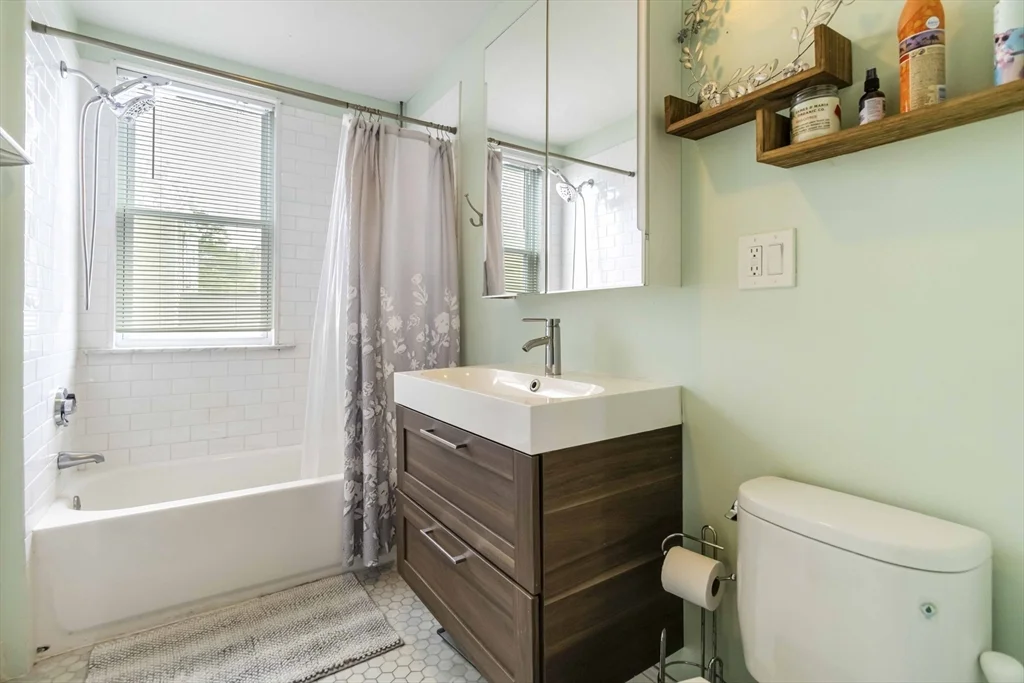 3 bed, 2 bath apartment for rent at 14 Torrey St Unit 1, Dorchester — photo 16 of 20