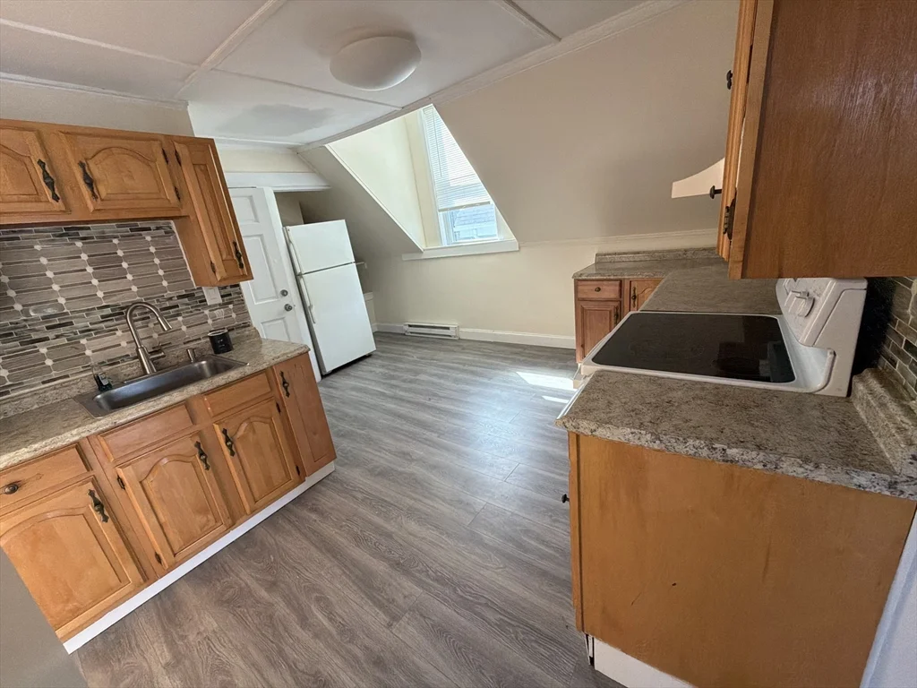 2 bed, 1 bath apartment for rent at 14 Tower Ave Unit 3, West Lynn — photo 4 of 9