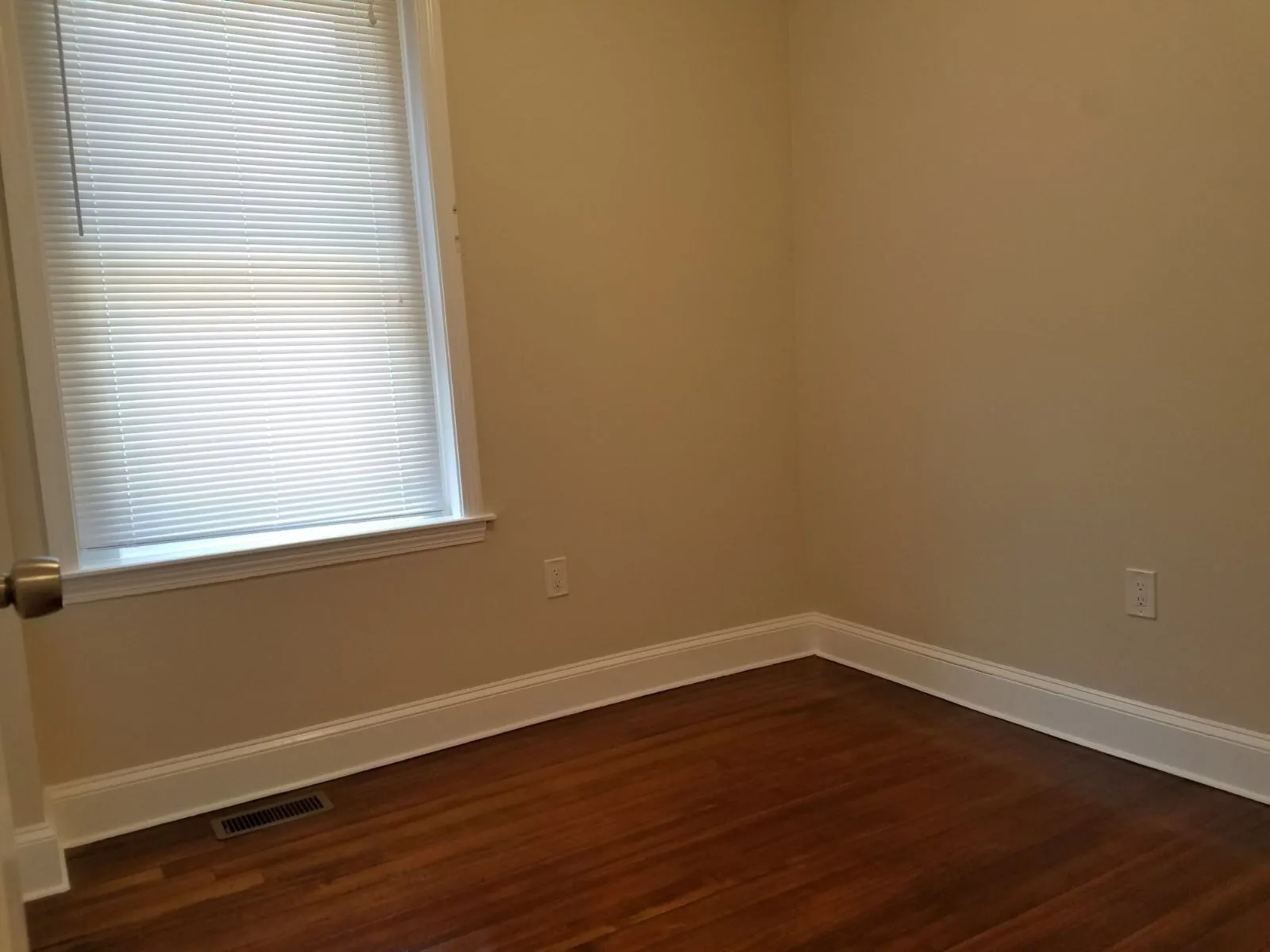 3 bed, 1 bath apartment for rent at 14 Townsend St Unit 3, Roxbury — photo 13 of 17