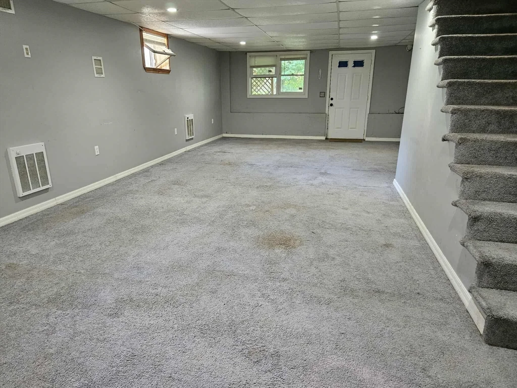 3 bed, 1 bath apartment for rent at 14 Travis Unit 1, Worcester — photo 14 of 16