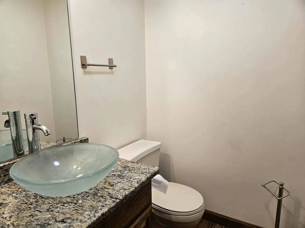3 bed, 1 bath apartment for rent at 14 Travis Unit 1, Worcester — photo 5 of 16