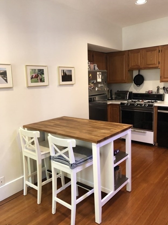 2 bed, 1 bath apartment for rent at 14 Trowbridge St Unit 2, Harvard Square — photo 4 of 8