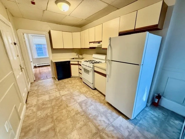 2 bed, 1 bath apartment for rent at 14 Unity St Unit 2, North End — photo 3 of 16