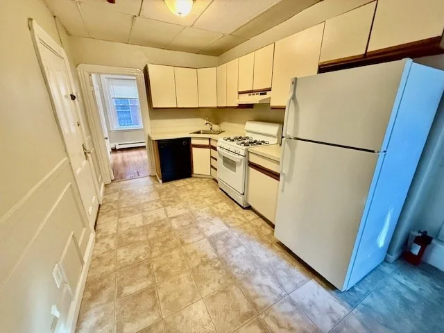 2 bed, 1 bath apartment for rent at 14 Unity St Unit 2, North End — photo 2 of 16
