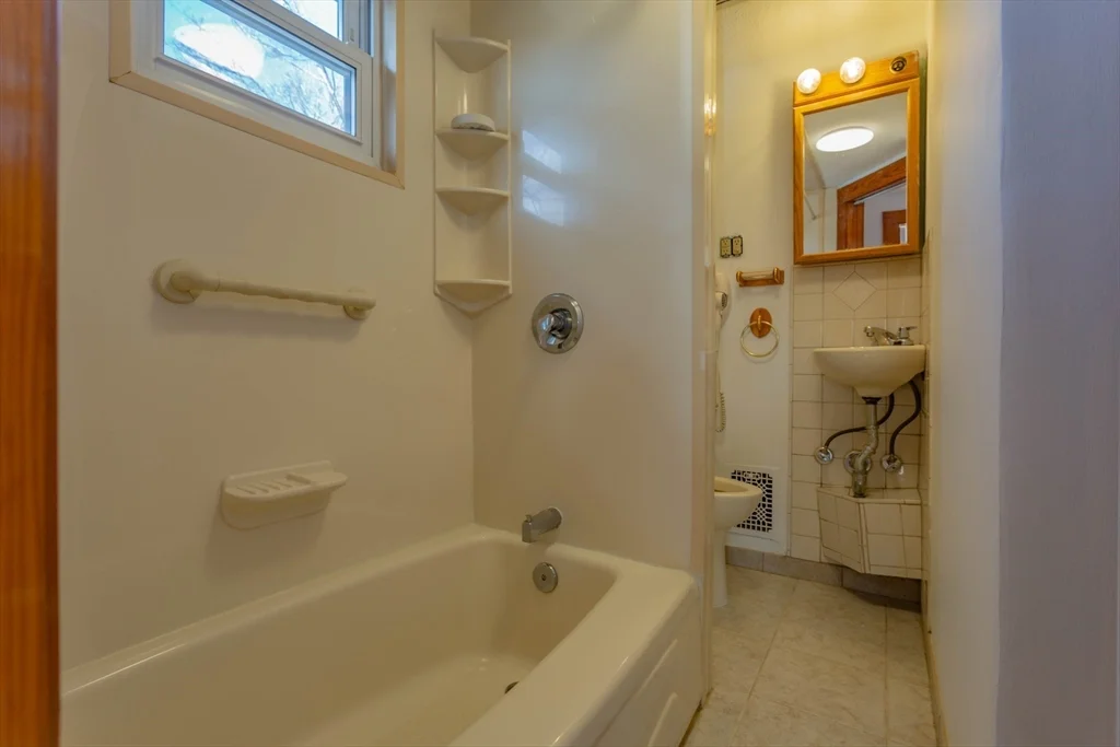 2 bed, 1 bath apartment for rent at 14 Vanness Rd, Weymouth — photo 9 of 10