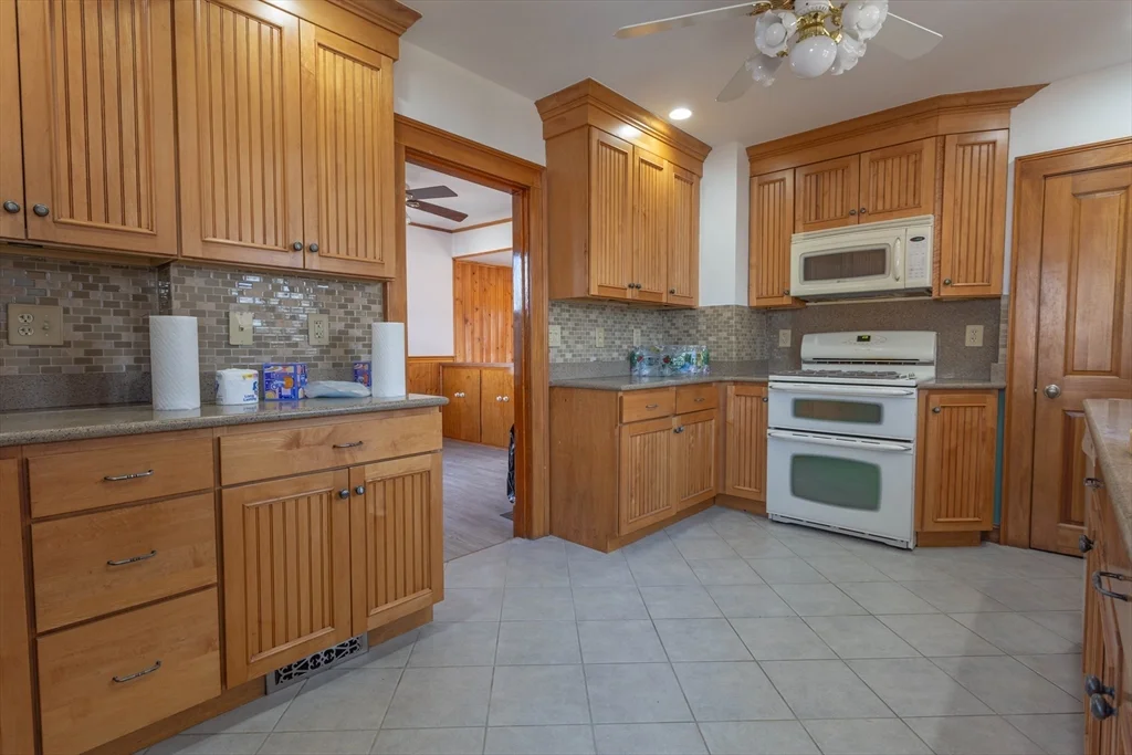 2 bed, 1 bath apartment for rent at 14 Vanness Rd, Weymouth — photo 2 of 10