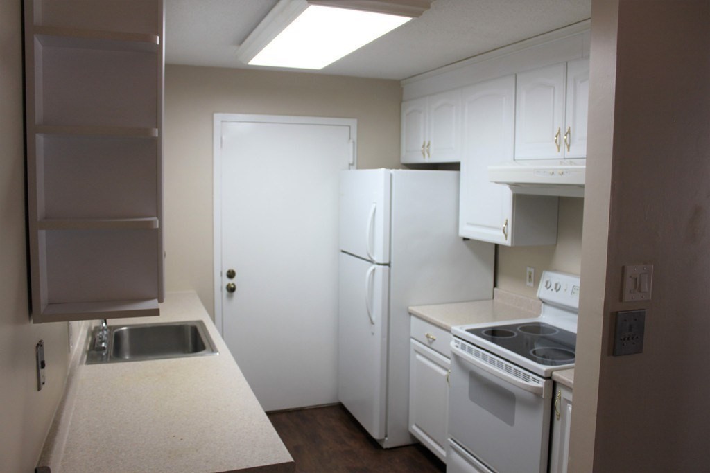 2 bed, 1 bath apartment for rent at 14 Village Green Ln Unit 1, Natick — photo 1 of 12