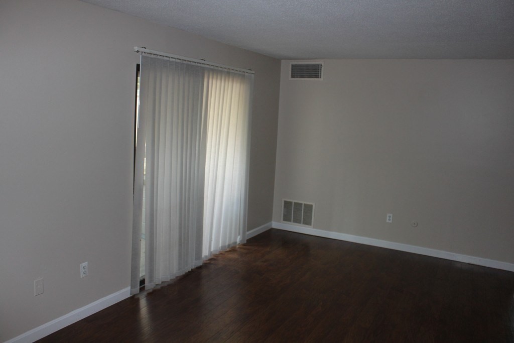 2 bed, 1 bath apartment for rent at 14 Village Green Ln Unit 1, Natick — photo 3 of 12