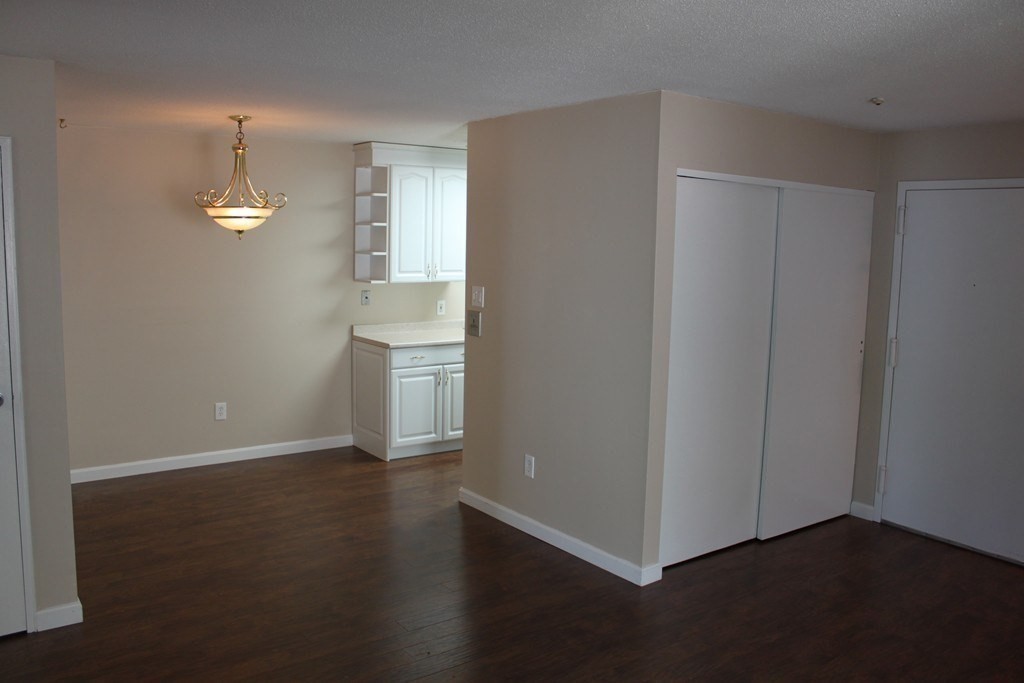 2 bed, 1 bath apartment for rent at 14 Village Green Ln Unit 1, Natick — photo 4 of 12