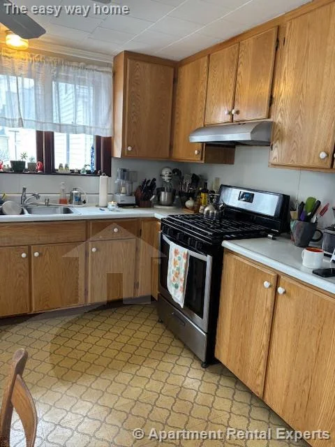 2 bed, 1 bath apartment for rent at 14 Virginia St, Sullivan Square — photo 2 of 21