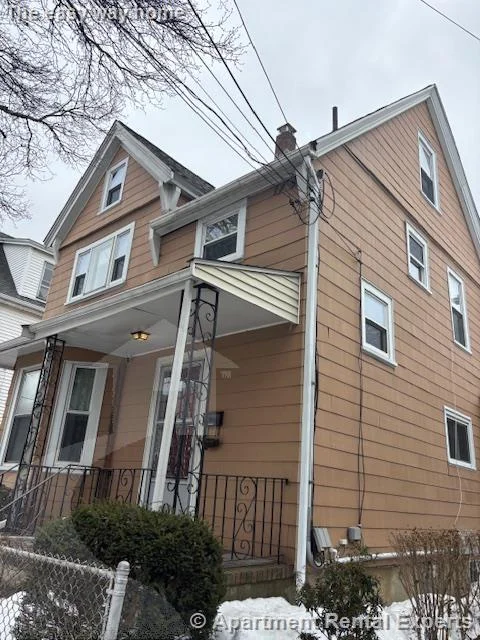 2 bed, 1 bath apartment for rent at 14 Virginia St, Sullivan Square — photo 18 of 21