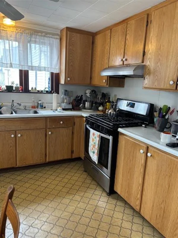 2 bed, 1 bath apartment for rent at 14 Virginia St Unit 2, Winter Hill — photo 4 of 21