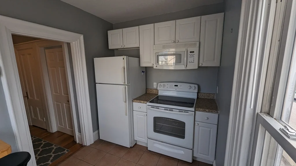 2 bed, 1 bath apartment for rent at 14 Wadsworth Ave Unit 2, South Waltham — photo 5 of 14