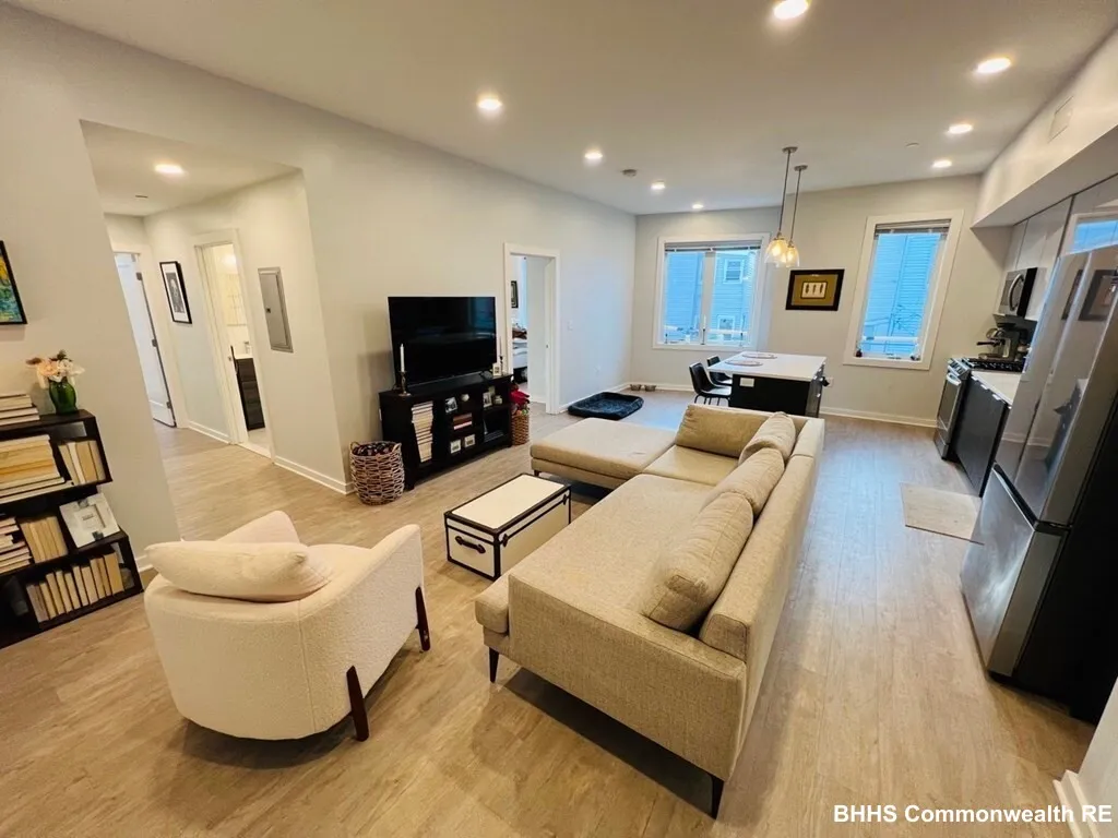 2 bed, 2 bath apartment for rent at 14 Ward St Unit 303, Ward Two — photo 21 of 36