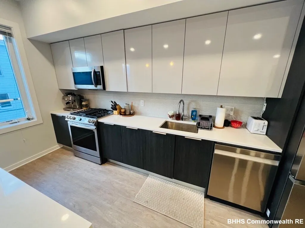 2 bed, 2 bath apartment for rent at 14 Ward St Unit 303, Ward Two — photo 19 of 36
