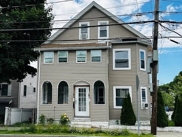 3 bed, 2 bath apartment for rent at 14 Waverley Unit 2, Watertown — photo 1 of 18