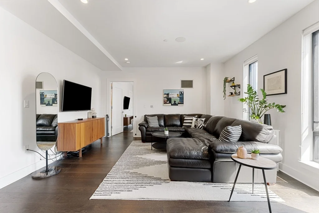 2 bed, 2 bath apartment for rent at 14 West Broadway Unit 705, South Boston — photo 8 of 20