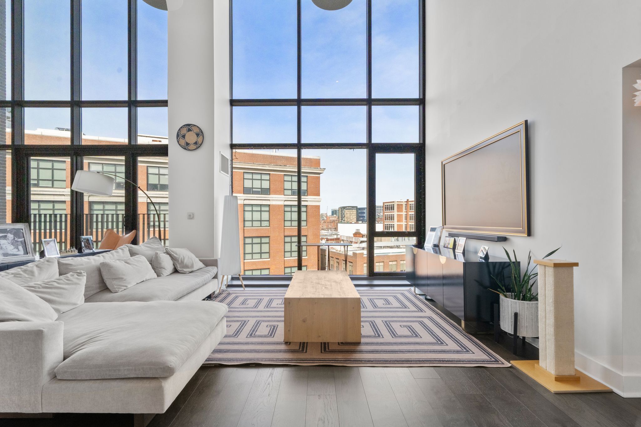 4 bed, 3.5 bath apartment for rent at 14 West Broadway Unit 903, South Boston — photo 5 of 58