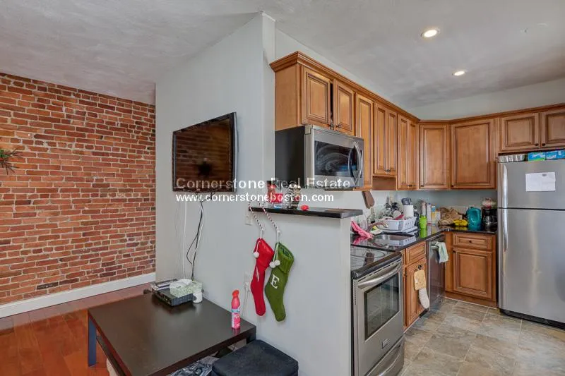 2 bed, 1 bath apartment for rent at 14 Westland Ave Unit 6, Fenway — photo 3 of 18