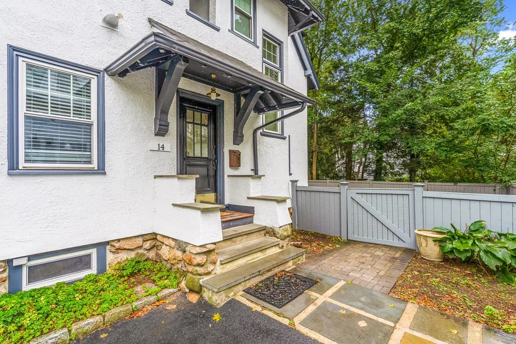 4 bed, 3 bath apartment for rent at 14 Weston Rd Unit 2, Wellesley — photo 2 of 23