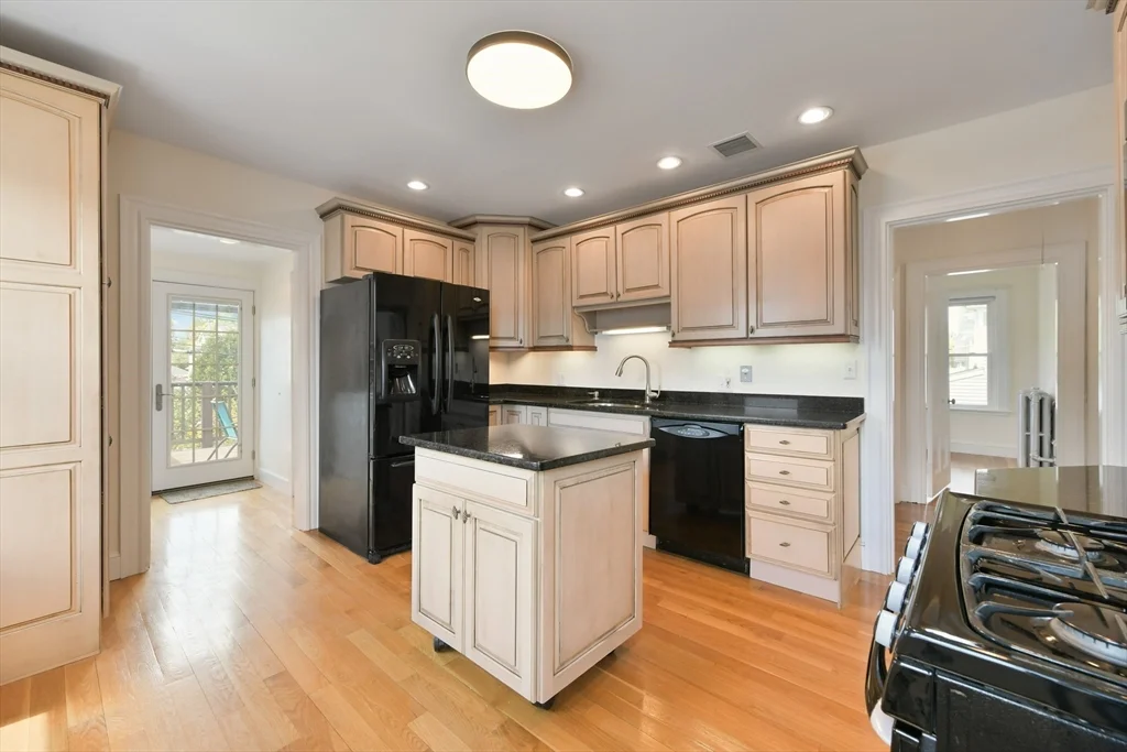 3 bed, 1 bath apartment for rent at 14 Westover St Unit 2, West Roxbury — photo 12 of 25