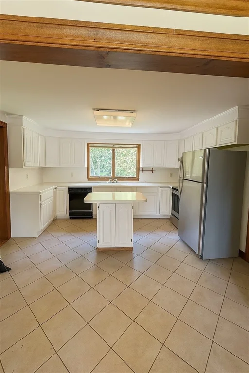 3 bed, 1 bath apartment for rent at 14 White Rd Unit 0, Braintree — photo 3 of 12