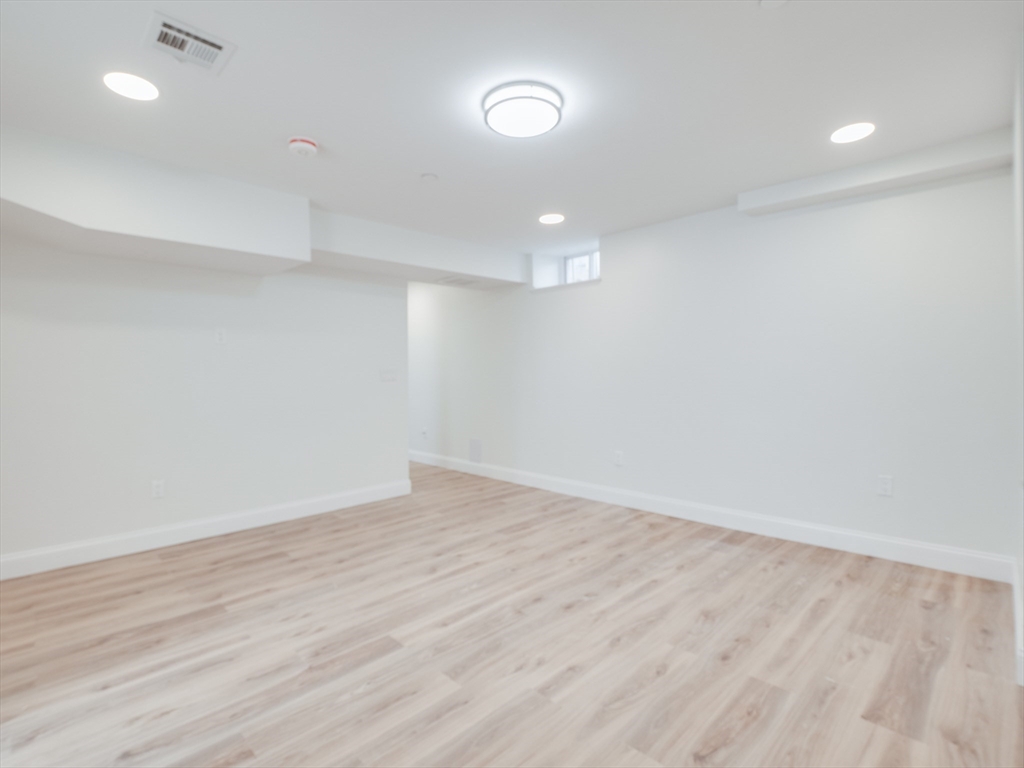 2 bed, 1 bath apartment for rent at 14 William St Unit 1, Worcester — photo 10 of 21