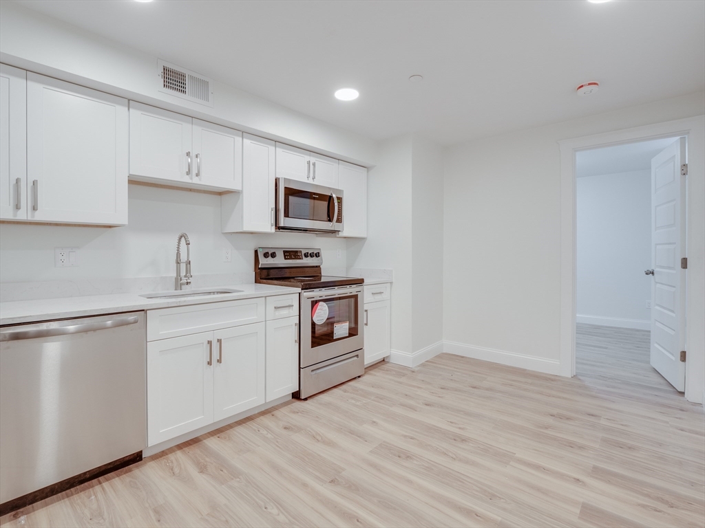 2 bed, 1 bath apartment for rent at 14 William St Unit 1, Worcester — photo 4 of 21