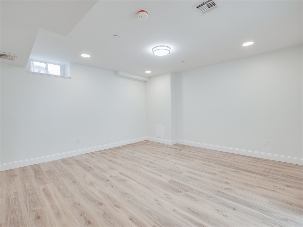 2 bed, 1 bath apartment for rent at 14 William St Unit 1, Worcester — photo 9 of 21