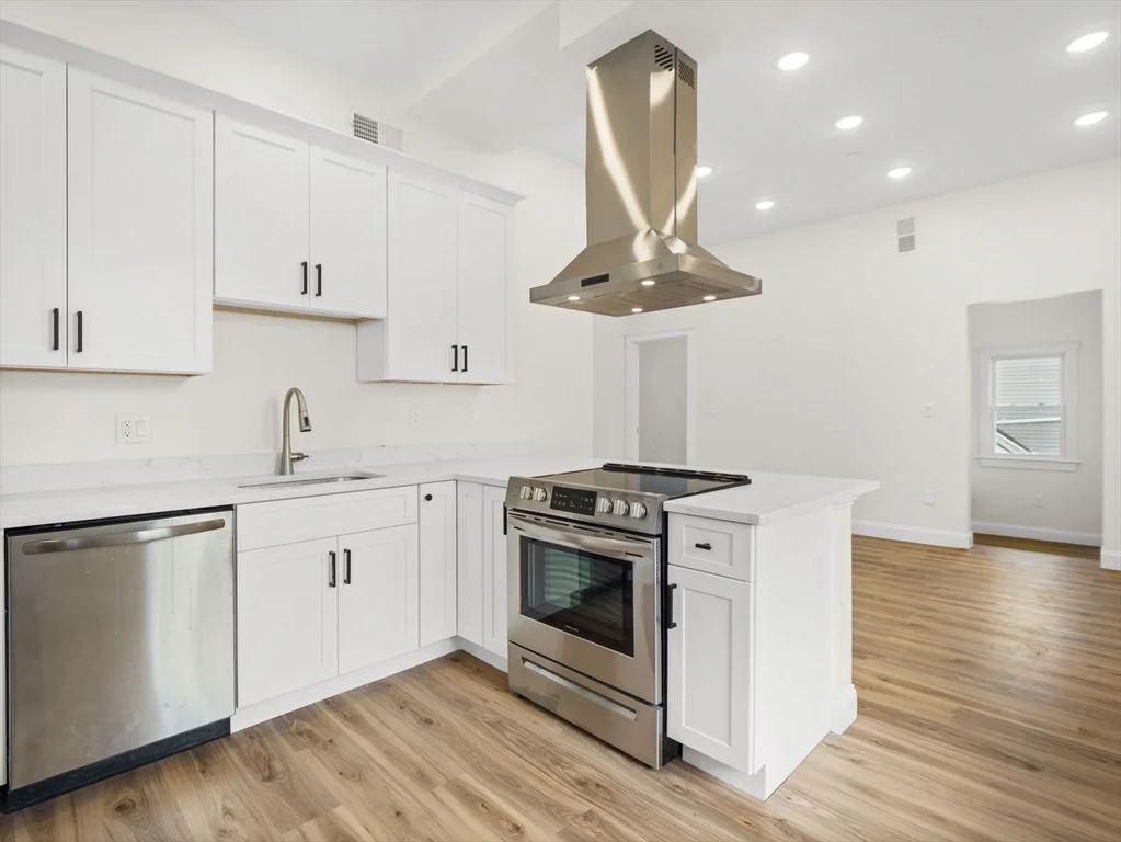 3 bed, 2 bath apartment for rent at 14 William St Unit 4, Worcester — photo 3 of 26