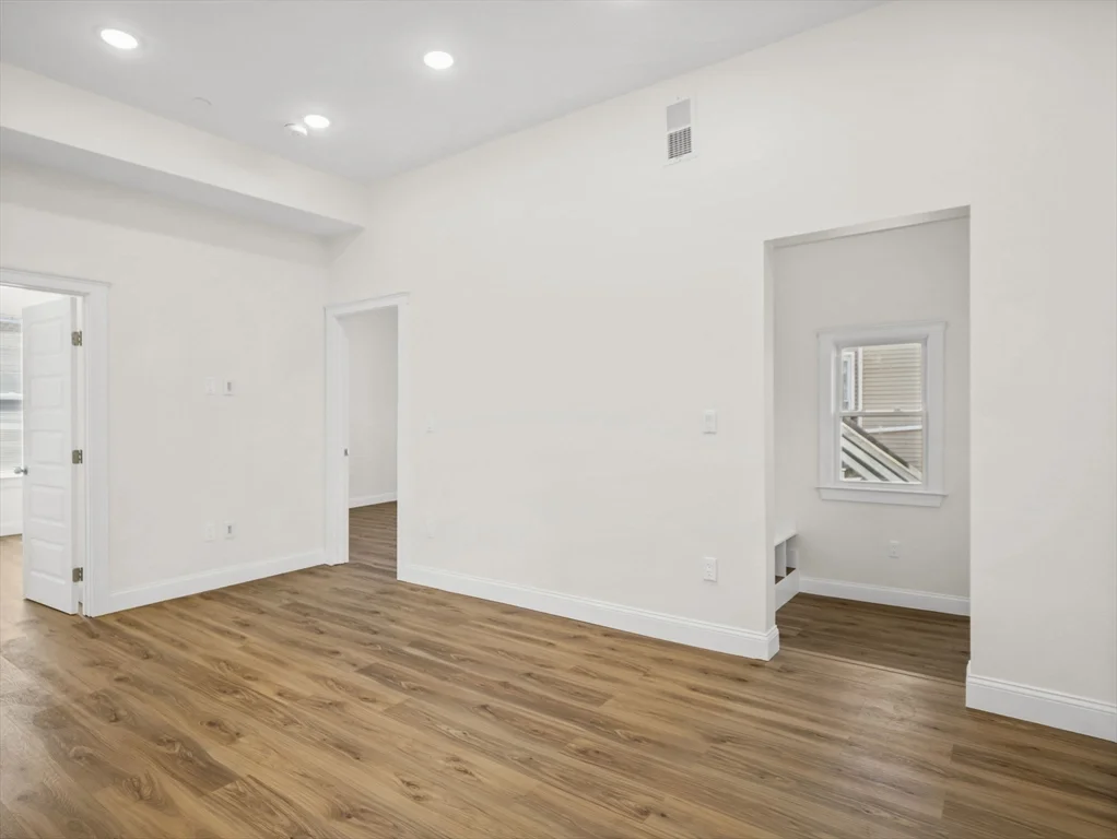 3 bed, 2 bath apartment for rent at 14 William St Unit 4, Worcester — photo 8 of 26