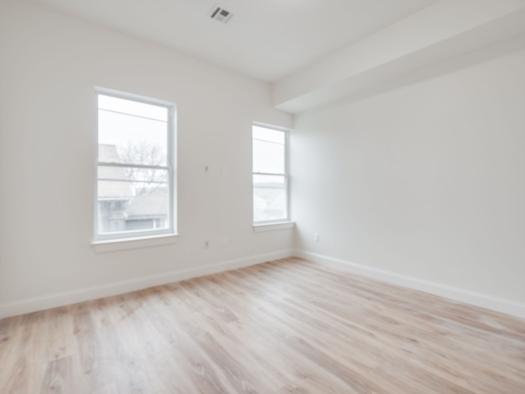 3 bed, 2 bath apartment for rent at 14 William St Unit 6, Worcester — photo 33 of 37
