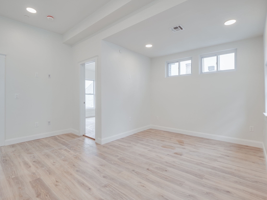 3 bed, 2 bath apartment for rent at 14 William St Unit 6, Worcester — photo 22 of 37